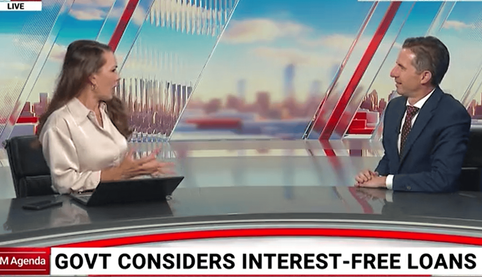 Simon Birmingham speaks to Sky News’ Laura Jayes on banking support for businesses